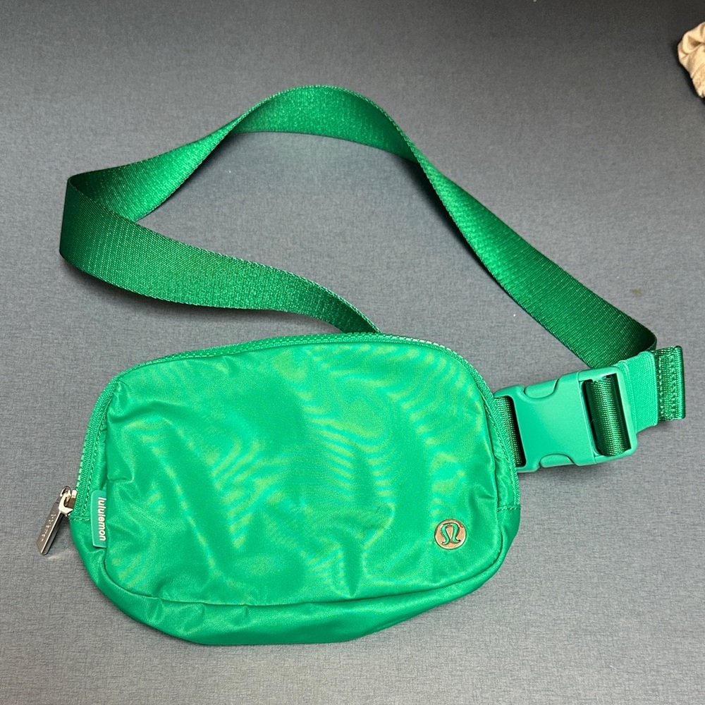 Lululemon Kelly Green Belt Bag